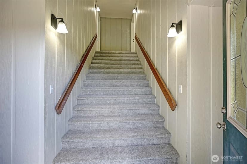 Property photo for 16769 Country Club Drive, Burlington photo 8