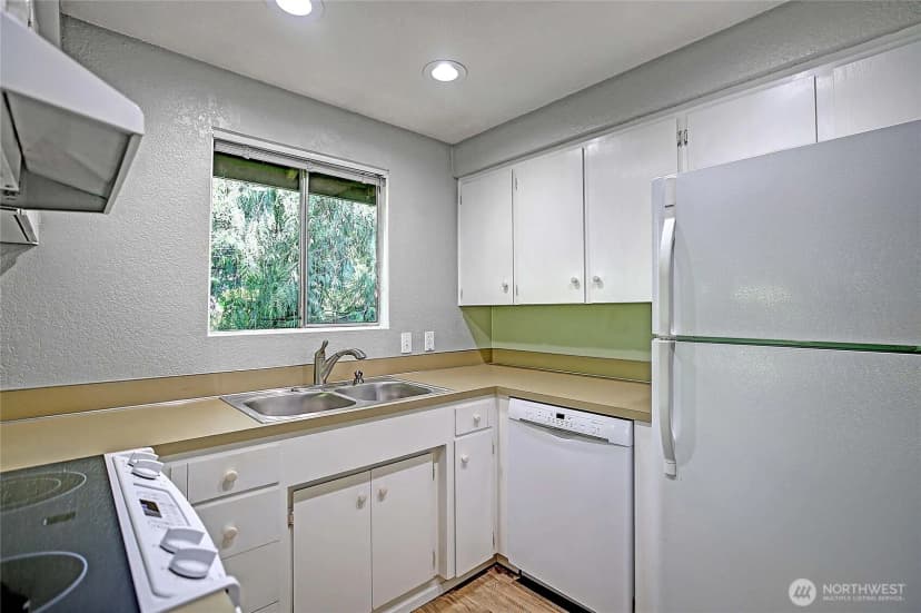 Property photo for 16769 Country Club Drive, Burlington photo 10
