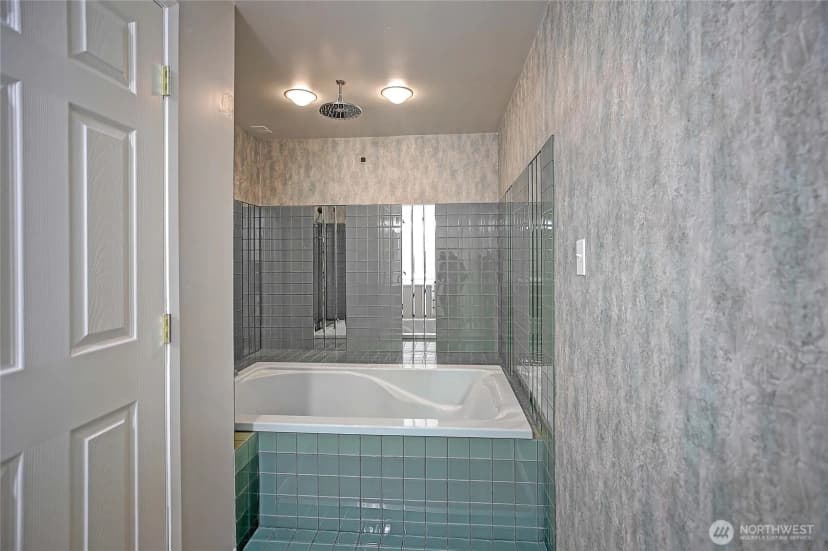 Property photo for 16769 Country Club Drive, Burlington photo 27