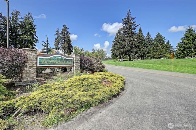 Property photo for 16769 Country Club Drive, Burlington photo 5