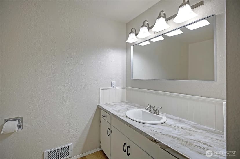 Property photo for 16769 Country Club Drive, Burlington photo 38