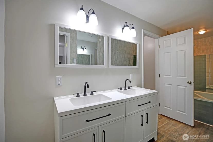 Property photo for 16769 Country Club Drive, Burlington photo 26