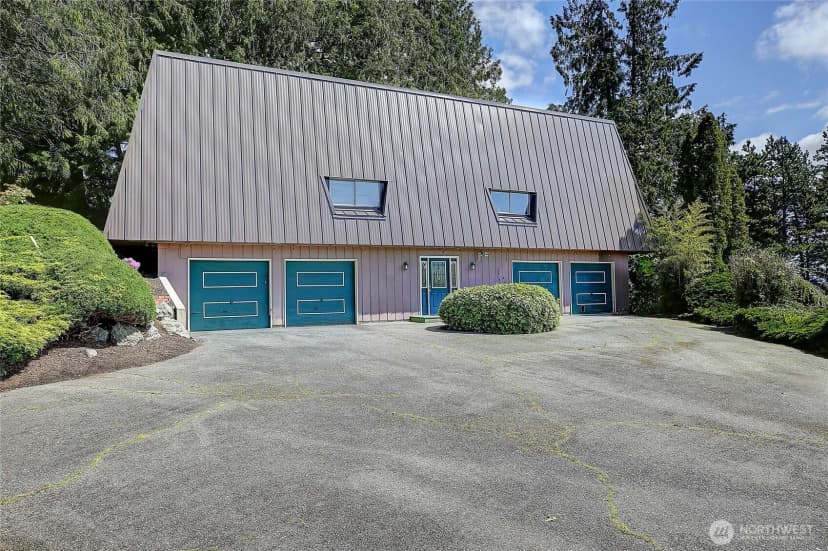 Property photo for 16769 Country Club Drive, Burlington photo 4