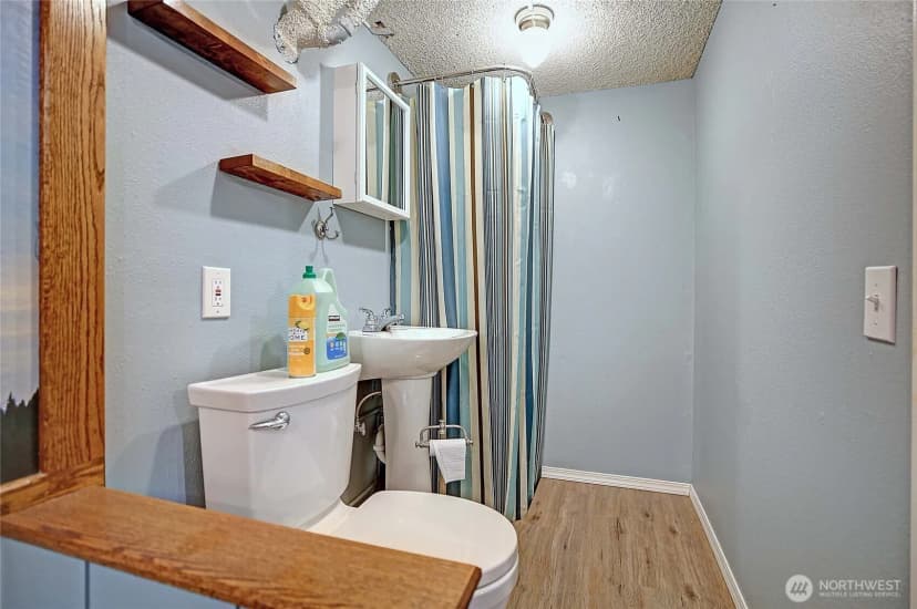Property photo for 16769 Country Club Drive, Burlington photo 17