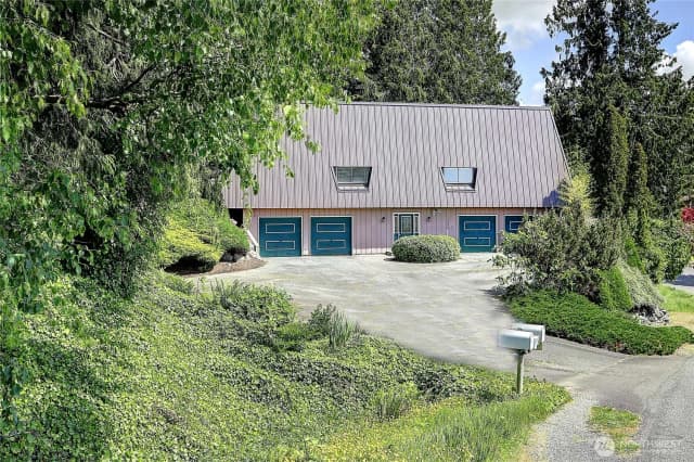 Property photo for 16769 Country Club Drive, Burlington photo 2