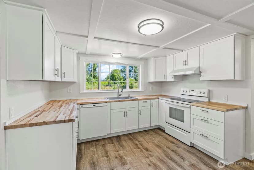 Property photo for 255 Douglas Street, Longview photo 13