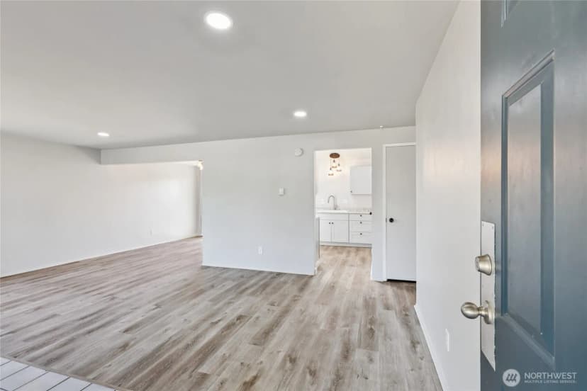 Property photo for 1200 Stierlen Place, Burlington photo 4