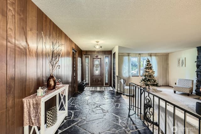 Property photo for 17105 146th Avenue Se, Renton photo 4