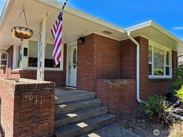 Property photo for 1011 21st Avenue, Longview
