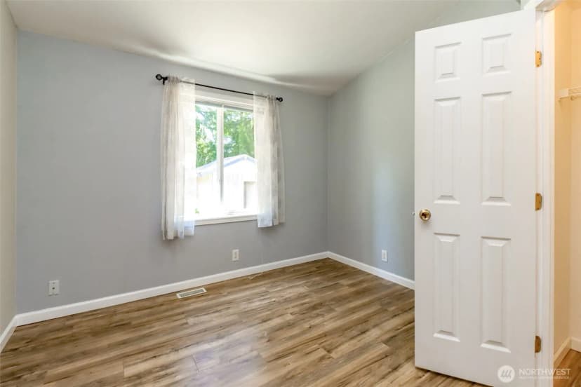 Property photo for 15724 Lawrence Lake Road Se, Yelm photo 10