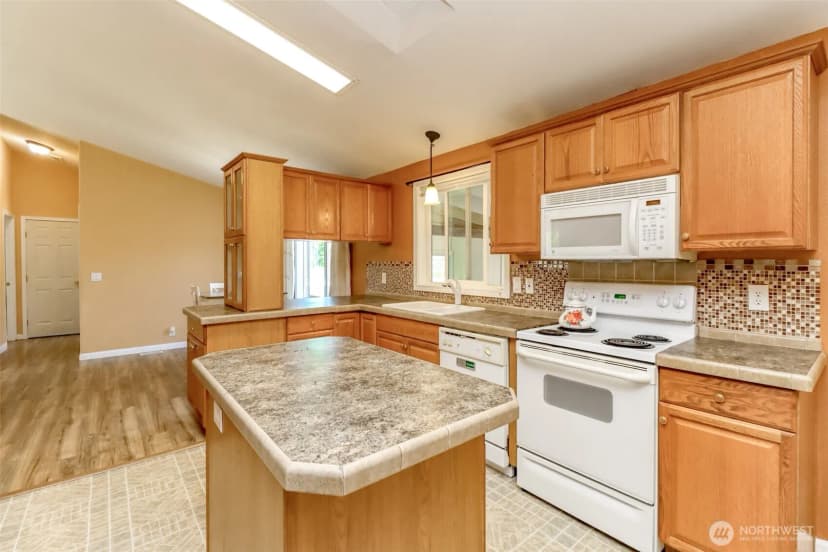 Property photo for 15724 Lawrence Lake Road Se, Yelm photo 13