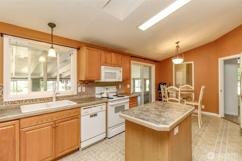Property photo for 15724 Lawrence Lake Road Se, Yelm photo 12