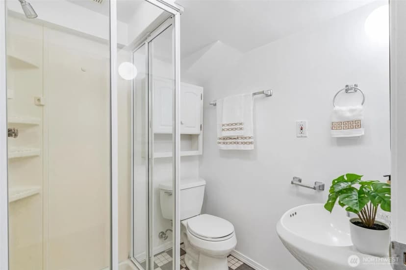 Property photo for 939 N 88th St, Seattle photo 16
