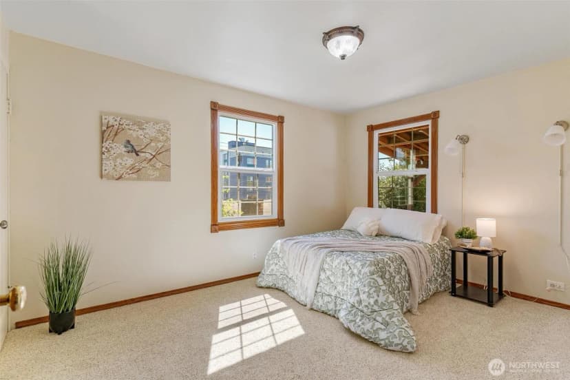 Property photo for 939 N 88th St, Seattle photo 10