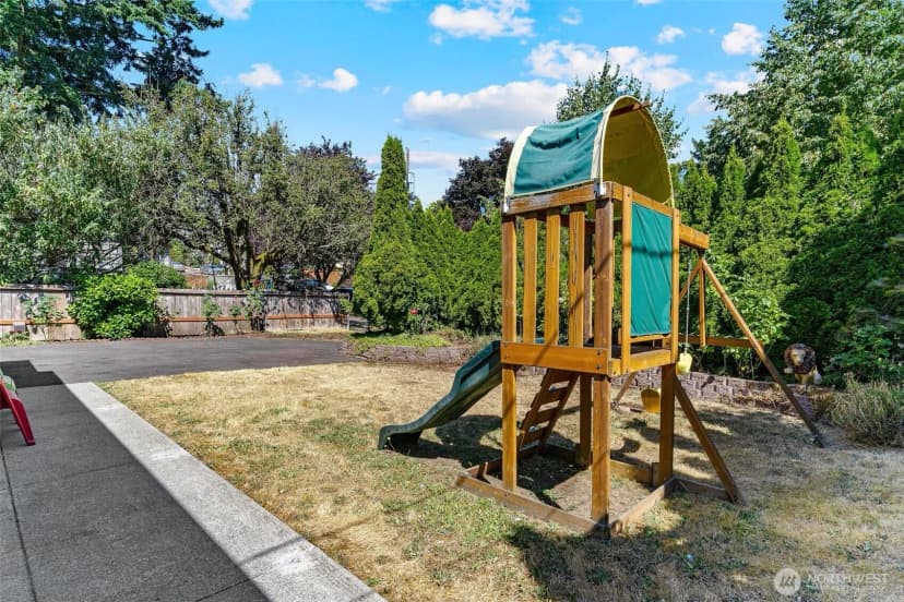 Property photo for 939 N 88th St, Seattle photo 23