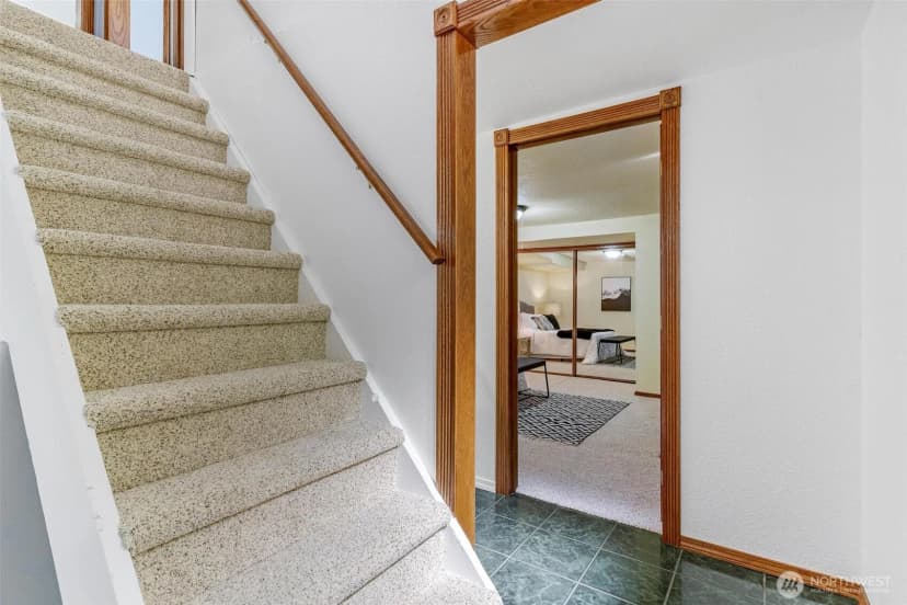 Property photo for 939 N 88th St, Seattle photo 13