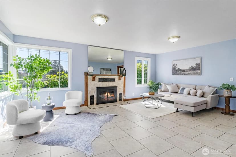 Property photo for 939 N 88th St, Seattle photo 4