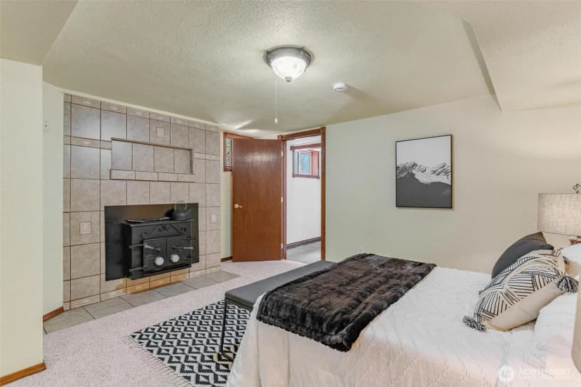 Property photo for 939 N 88th St, Seattle photo 15