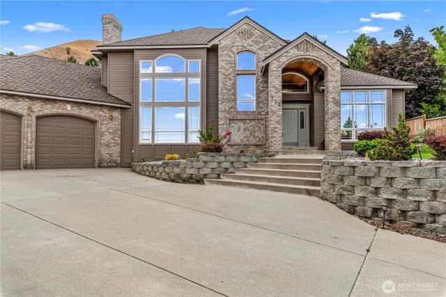 Property photo for 752 Castle Heights Drive, Wenatchee photo 2