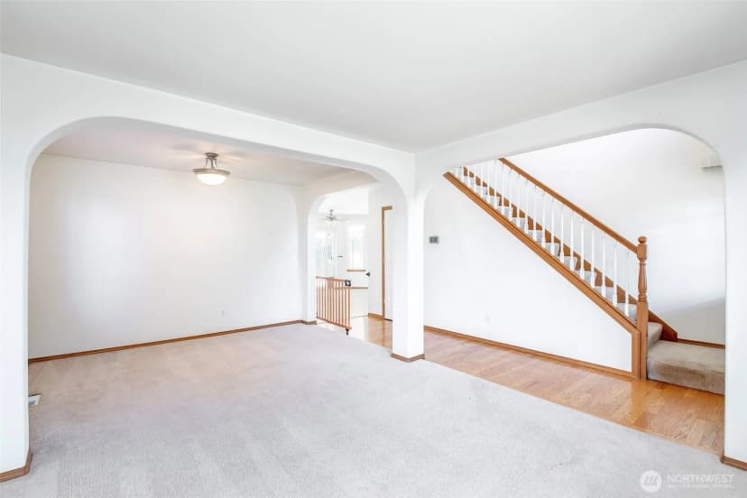 Property photo for 816 3rd Avenue Nw, Puyallup photo 6