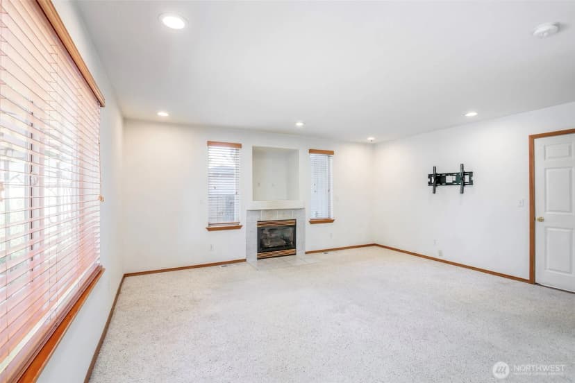 Property photo for 816 3rd Avenue Nw, Puyallup photo 15