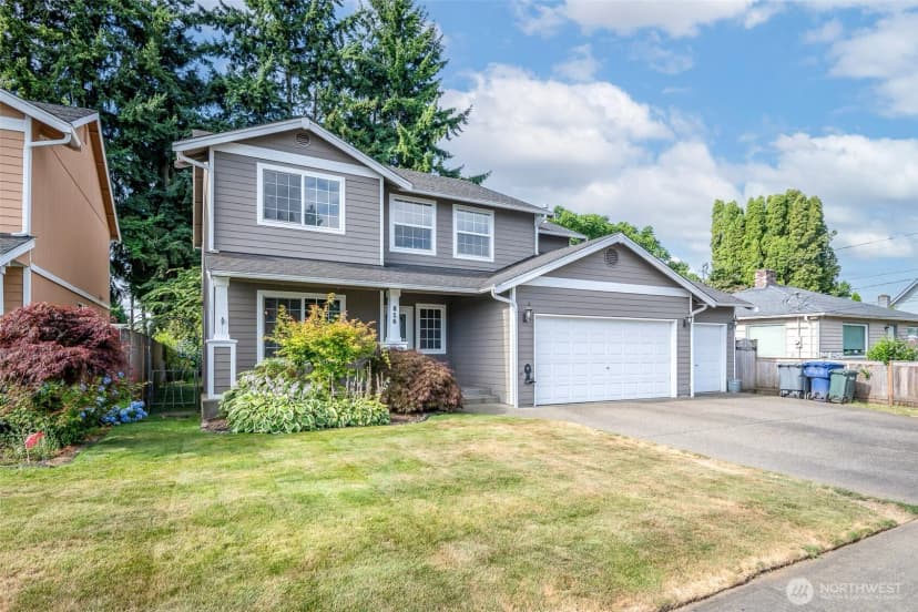 Property photo for 816 3rd Avenue Nw, Puyallup