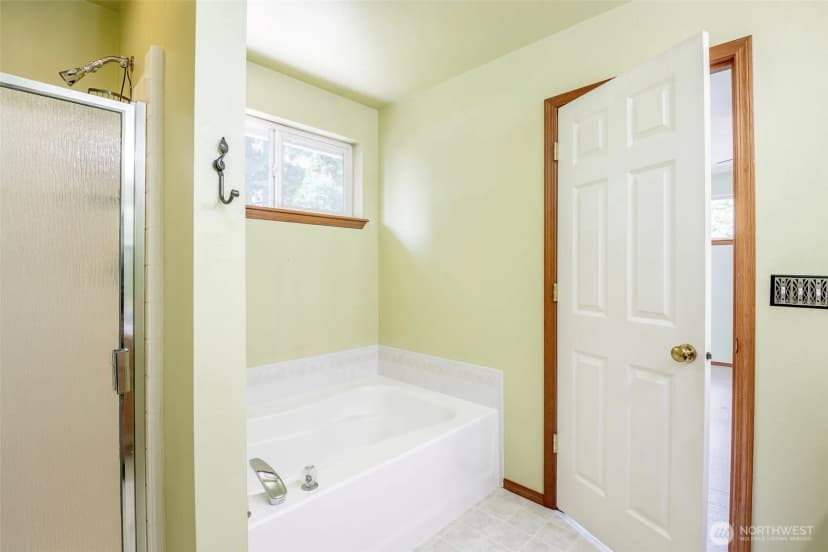 Property photo for 816 3rd Avenue Nw, Puyallup photo 30