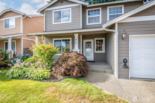 Property photo for 816 3rd Avenue Nw, Puyallup photo 2