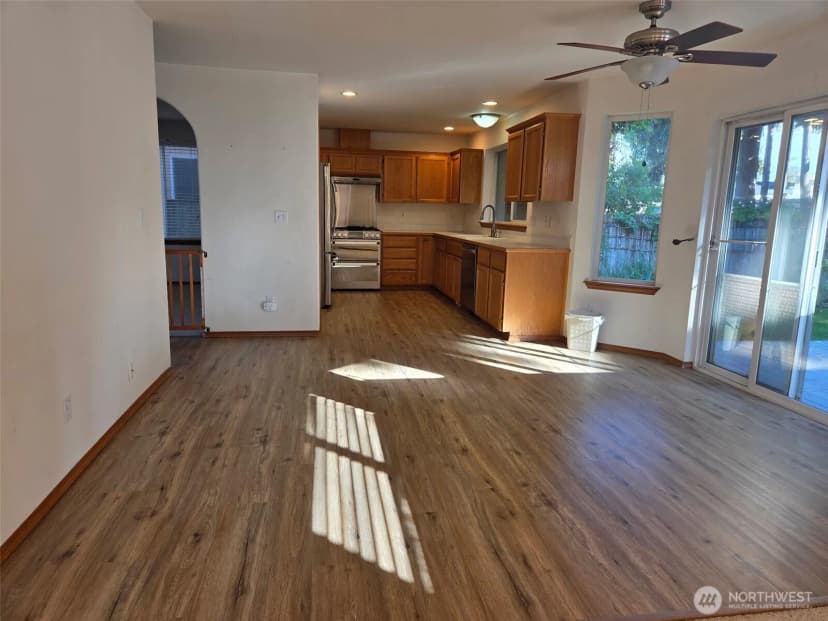 Property photo for 816 3rd Avenue Nw, Puyallup photo 8