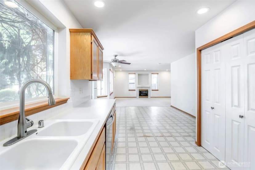 Property photo for 816 3rd Avenue Nw, Puyallup photo 11