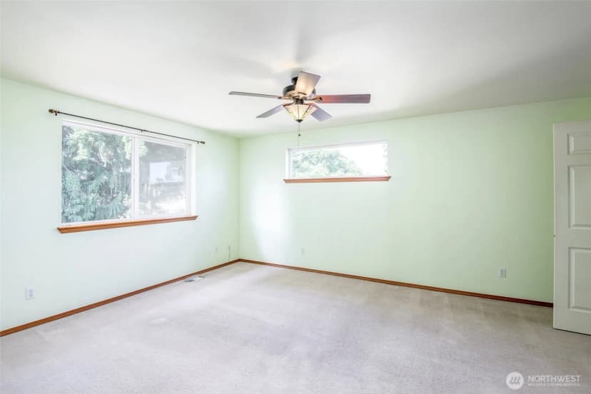 Property photo for 816 3rd Avenue Nw, Puyallup photo 26