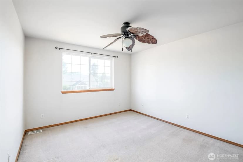 Property photo for 816 3rd Avenue Nw, Puyallup photo 18