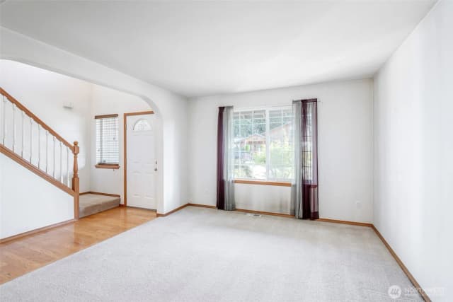 Property photo for 816 3rd Avenue Nw, Puyallup photo 5