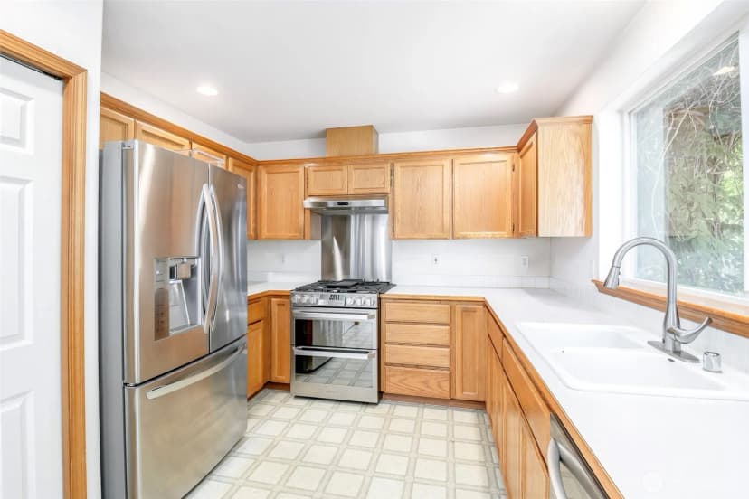 Property photo for 816 3rd Avenue Nw, Puyallup photo 10