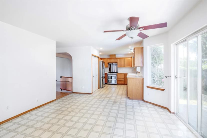 Property photo for 816 3rd Avenue Nw, Puyallup photo 9