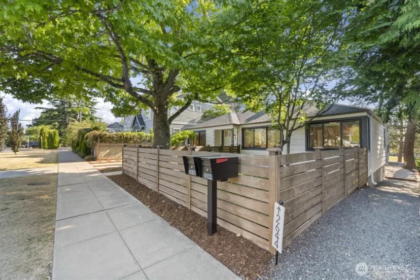 Property photo for 2646 34th Avenue W, Seattle photo 32