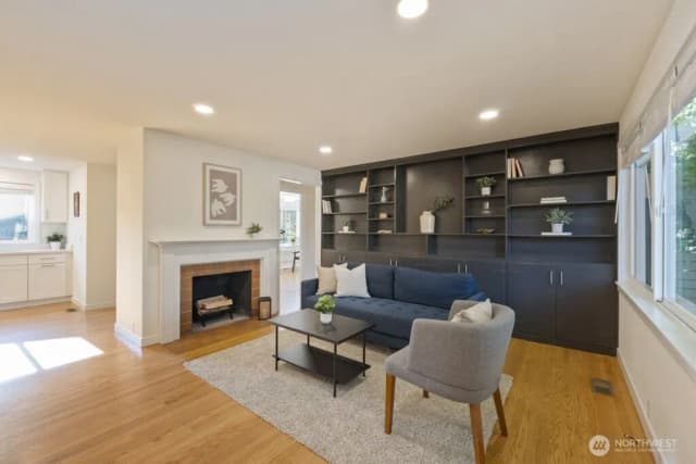 Property photo for 2646 34th Avenue W, Seattle photo 5
