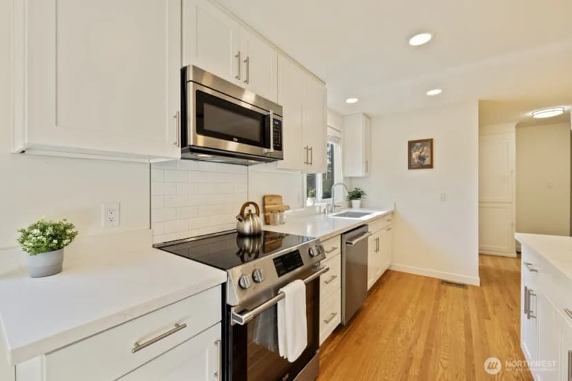 Property photo for 2646 34th Avenue W, Seattle photo 13