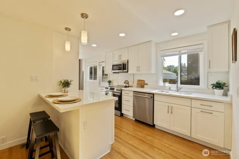 Property photo for 2646 34th Avenue W, Seattle photo 12