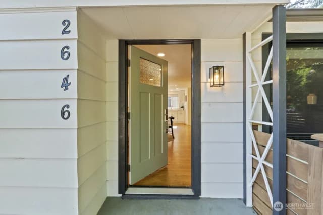 Property photo for 2646 34th Avenue W, Seattle photo 4