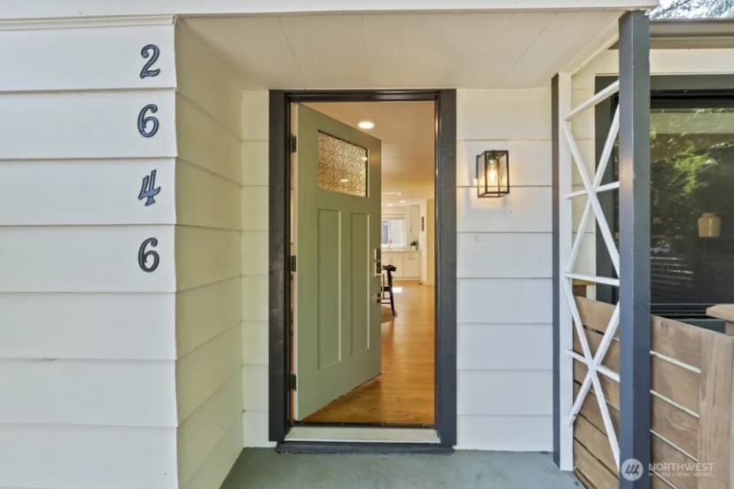 Property photo for 2646 34th Avenue W, Seattle photo 4