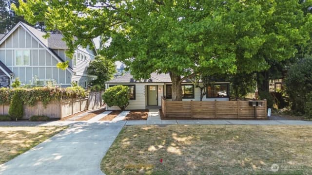 Property photo for 2646 34th Avenue W, Seattle photo 3