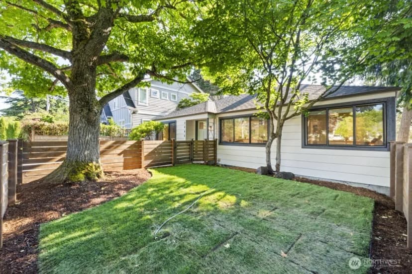 Property photo for 2646 34th Avenue W, Seattle photo 2