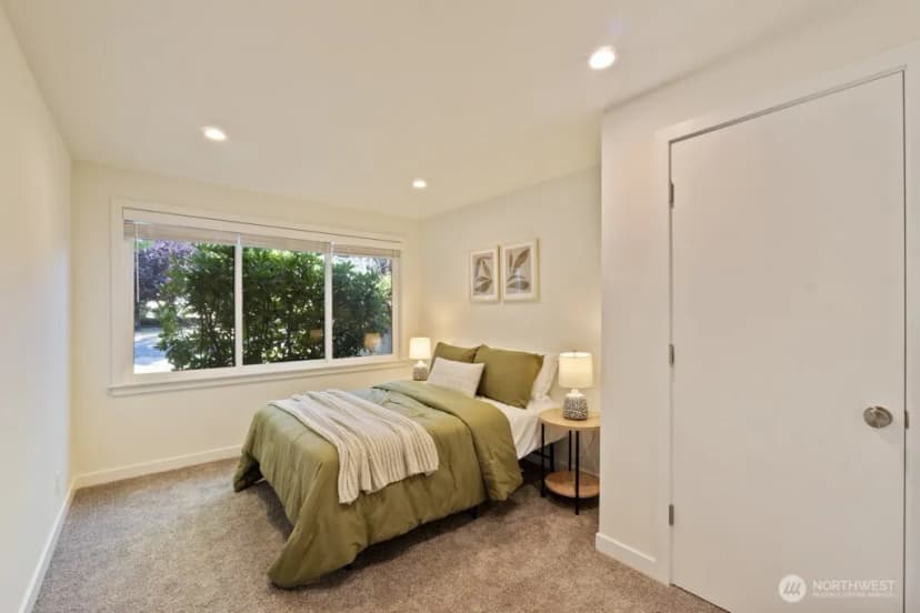 Property photo for 2646 34th Avenue W, Seattle photo 18