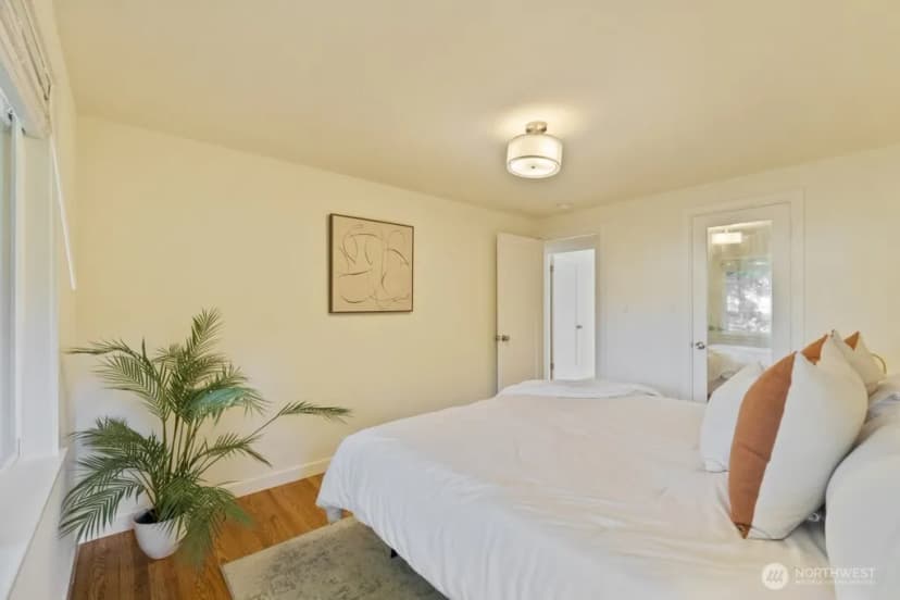 Property photo for 2646 34th Avenue W, Seattle photo 17