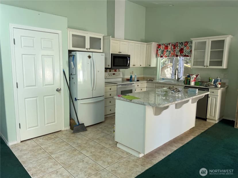 Property photo for 22708 Briarwood Court Se, Yelm photo 4