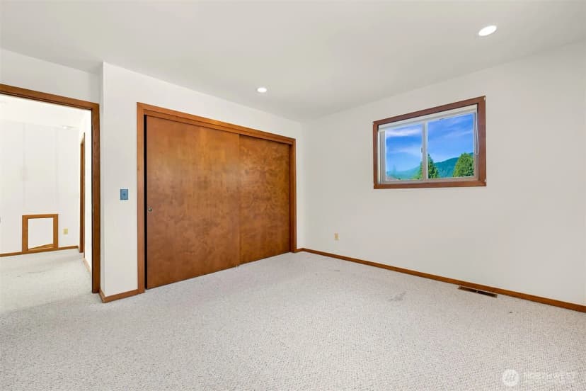 Property photo for 850 Autumn Lane, Bellingham photo 30