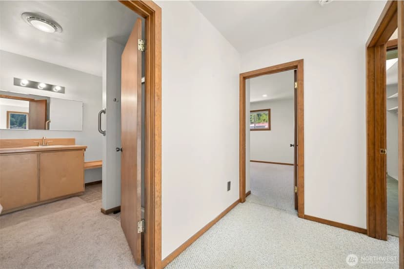Property photo for 850 Autumn Lane, Bellingham photo 27