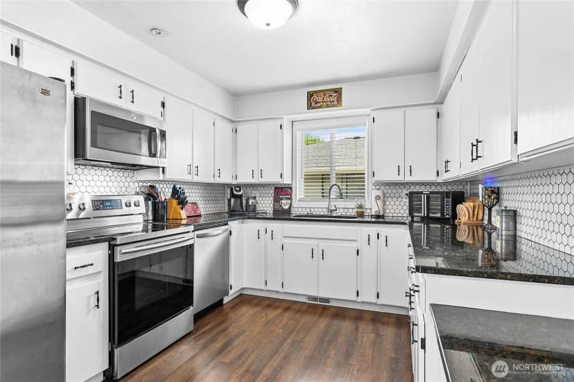 Property photo for 1612 Kok Road, Lynden photo 12