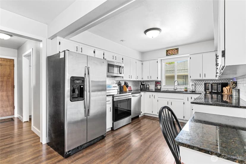 Property photo for 1612 Kok Road, Lynden photo 11
